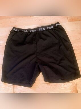 Fila Black Athletic Pull-On Men's Shorts with Logo Waistband
Large
Gently worn